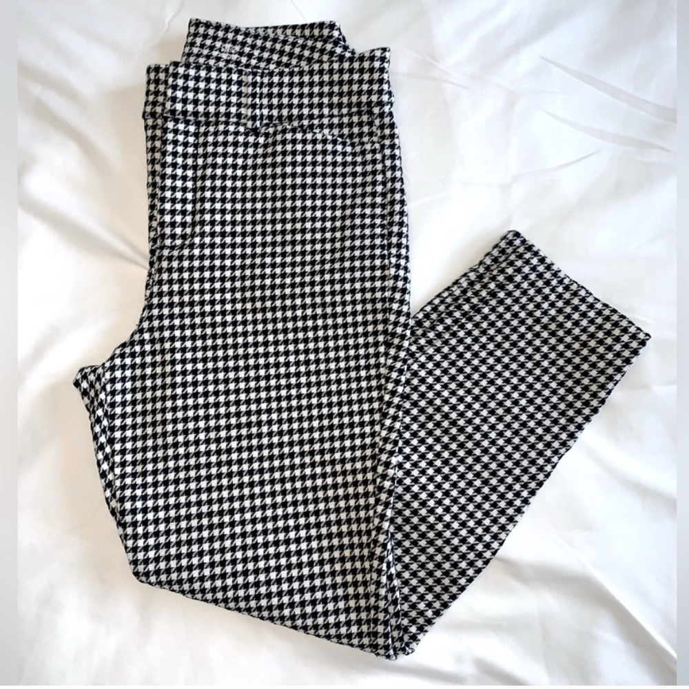 Old Navy size 6 petite high rise pixie pants